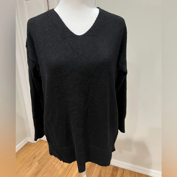 Women’s Black Lace-up Back Vneck Tunic Pullover Sweater Size Small - Picture 6 of 8